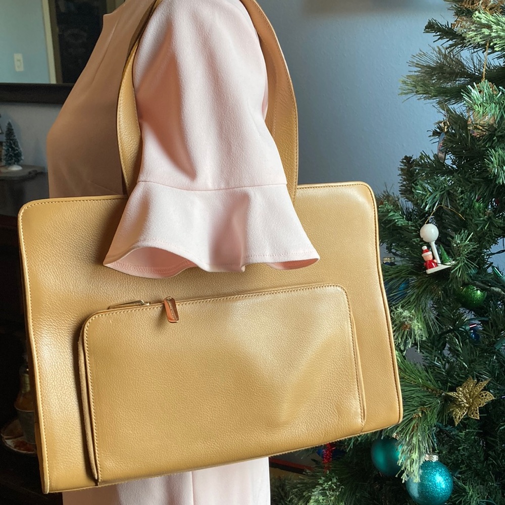 Frederic Fekkai Leather Purse Fabulous Condition